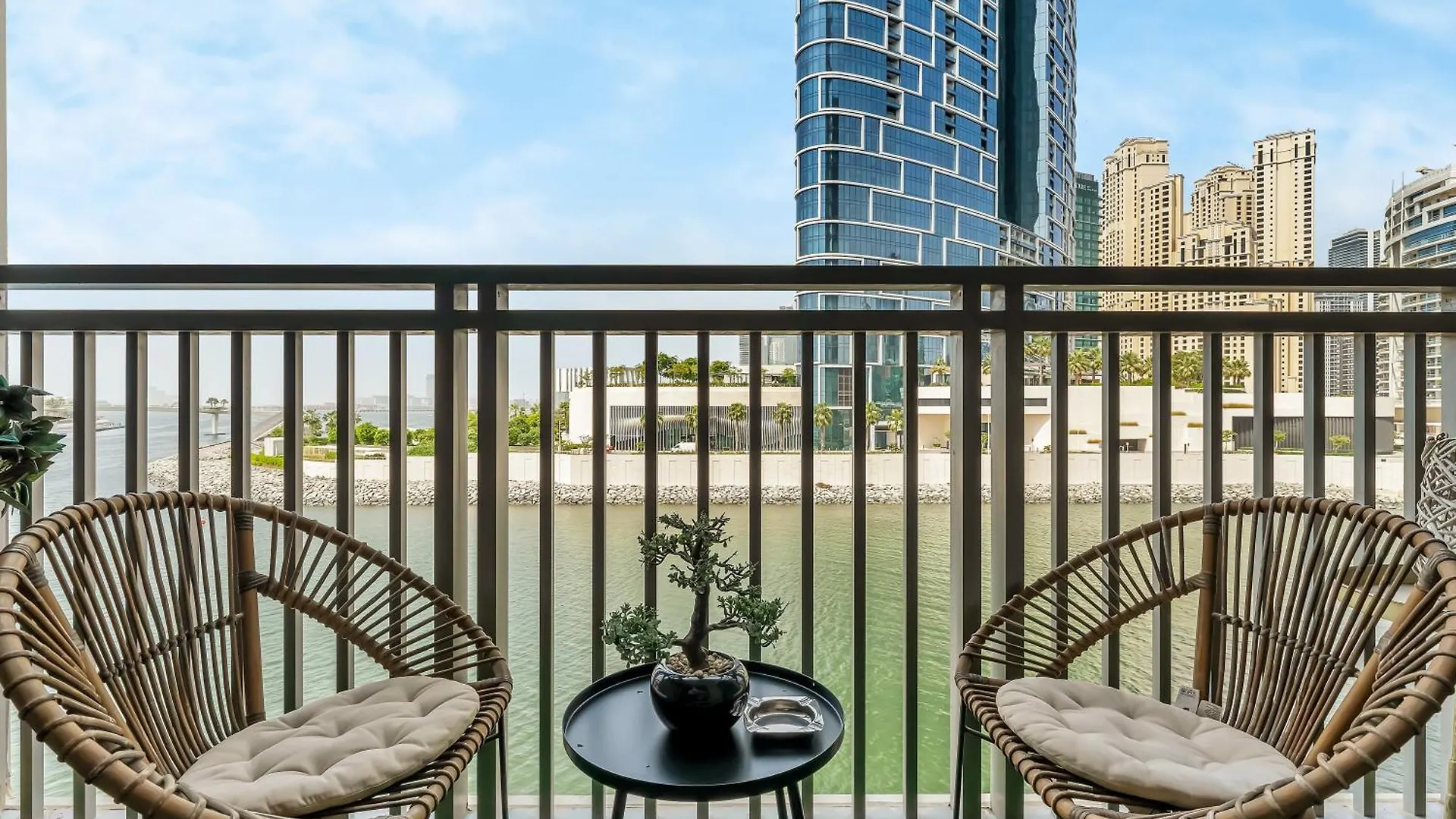 Luxurious 1Bhk Apartments With Marina Waterfront & Dubai Eye Views Near Jbr, Marina