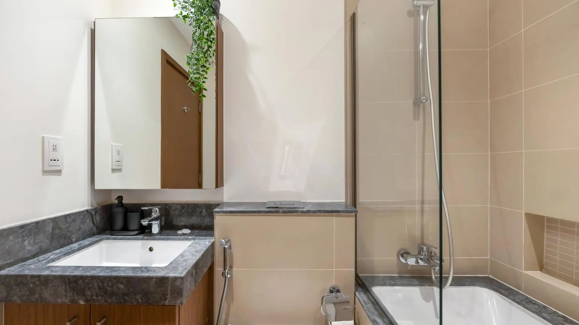 Luxurious 1Bhk Apartments With Marina Waterfront & Dubai Eye Views Near Jbr, Marina