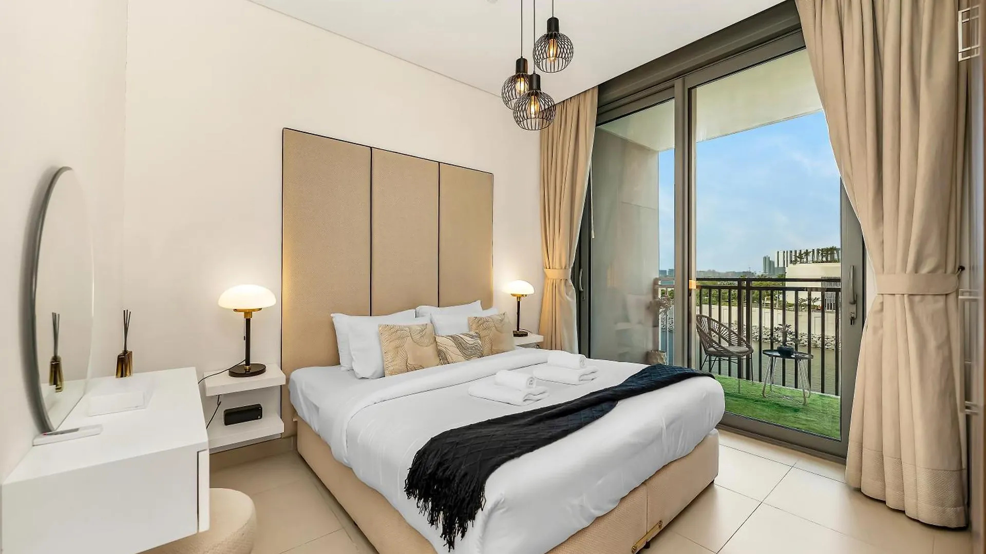 Luxurious 1Bhk Apartments With Marina Waterfront & Dubai Eye Views Near Jbr, Marina