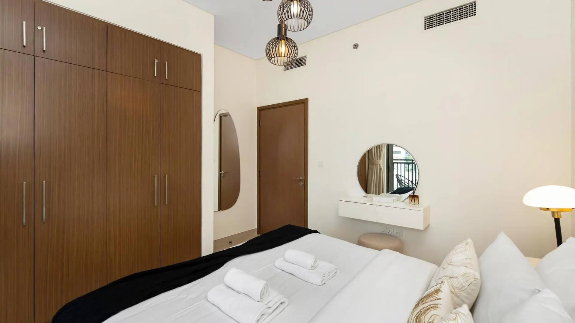 Luxurious 1Bhk Apartments With Marina Waterfront & Dubai Eye Views Near Jbr, Marina