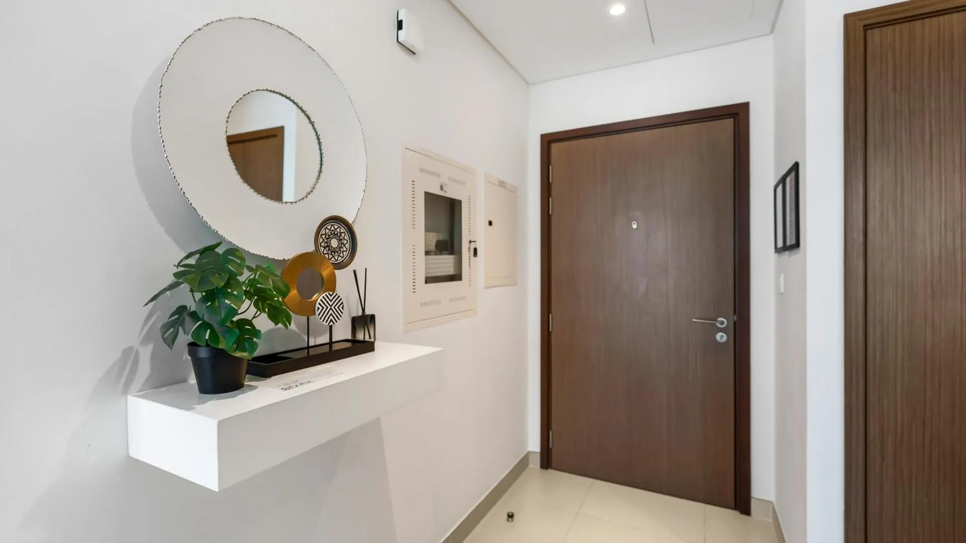 Luxurious 1Bhk Apartments With Marina Waterfront & Dubai Eye Views Near Jbr, Marina