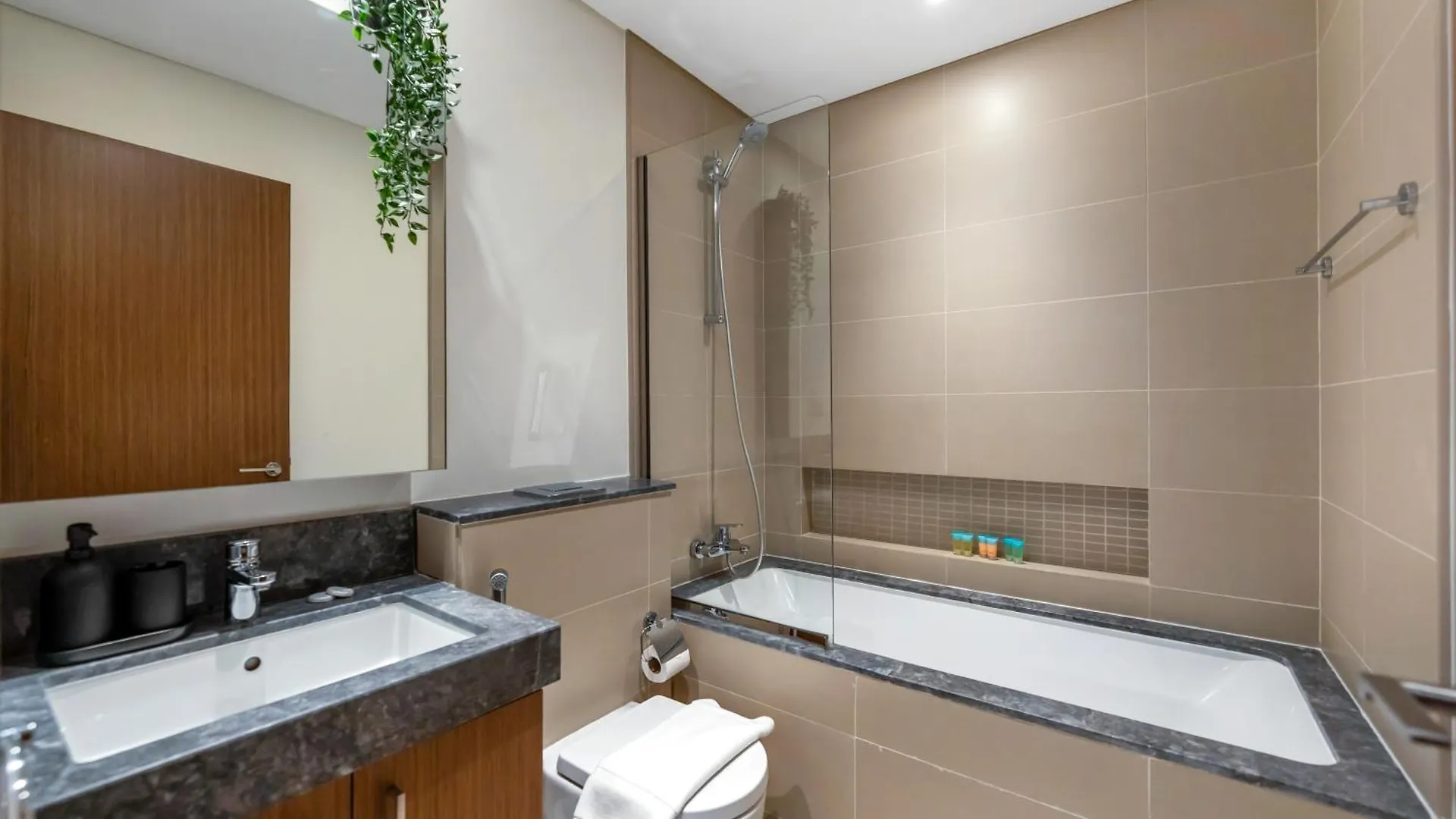Luxurious 1Bhk Apartments With Marina Waterfront & Dubai Eye Views Near Jbr, Marina
