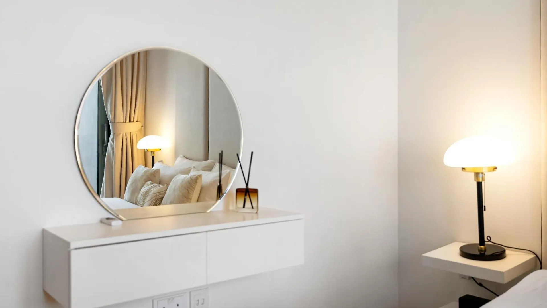 Luxurious 1Bhk Apartments With Marina Waterfront & Dubai Eye Views Near Jbr, Marina